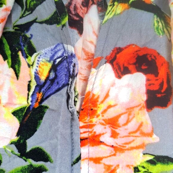 Umgee Gray Floral Lightweight Tunic V Neck Bell Sleeves Size Large - Picture 7 of 8